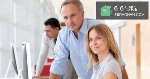 喜欢上比自己大二十岁的老师怎么办