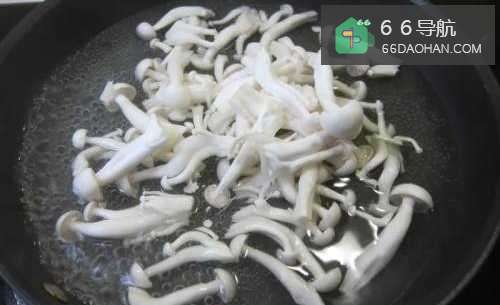 怎样做出家常菜系列之凉拌皮蛋白玉菇