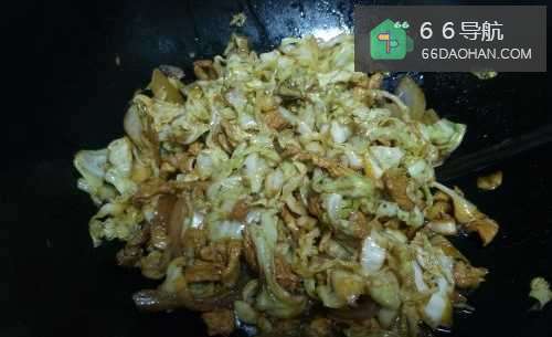 家庭版包菜炒肉片的做法