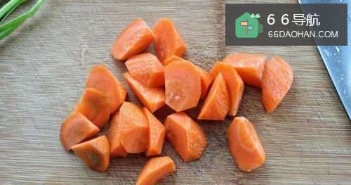 【胡萝卜烧鸡块】简单做法