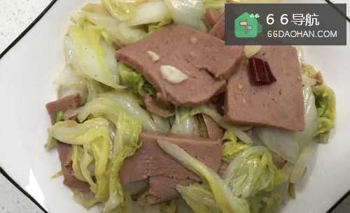 怎么做大白菜烩午餐肉