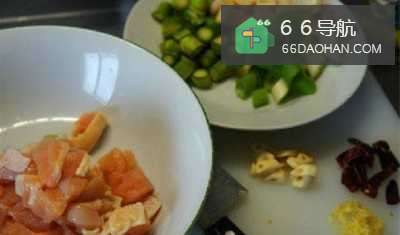 宫爆鸡丁的制作方式