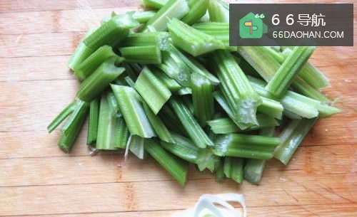 【西芹炒腰果】简单做法