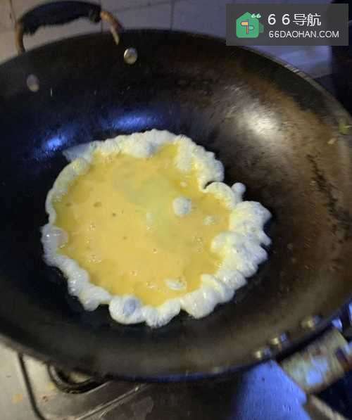 素鸡翅炒鸡蛋的做法