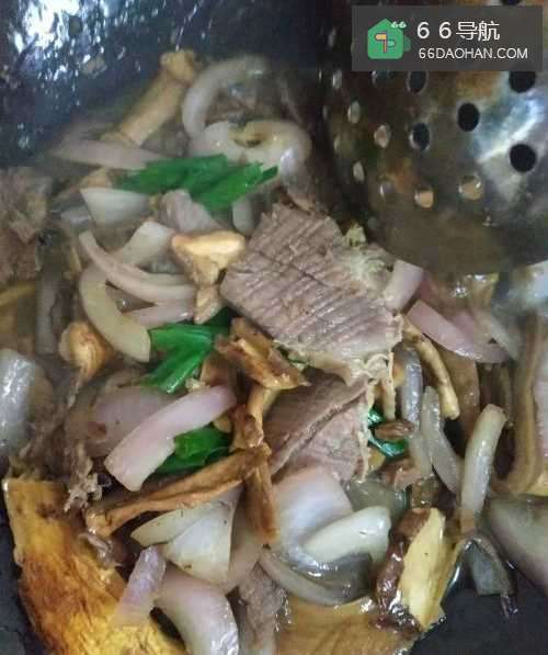牛肝菌洋葱炒牛肉