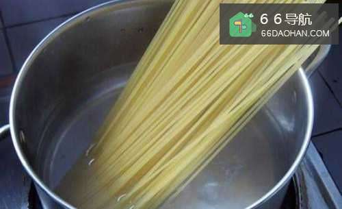 宫保鸡丁意面简单做法