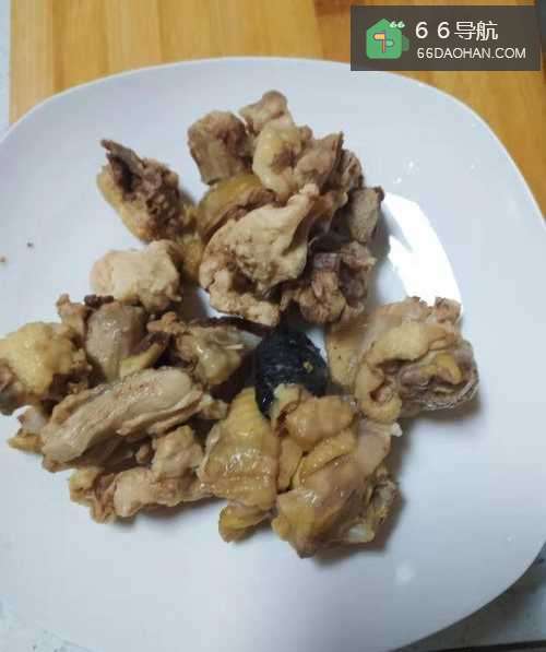 家常美食——美味的青笋(莴笋)烧鸡