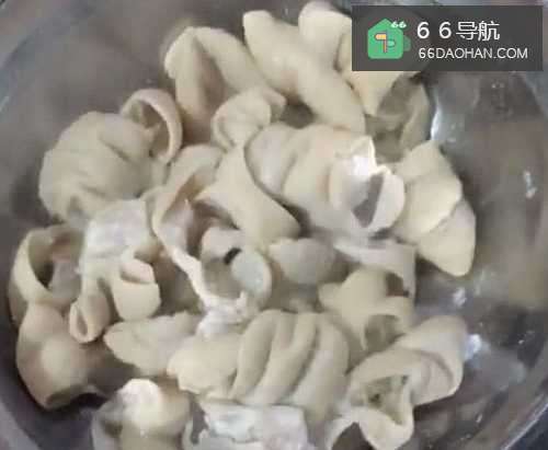 青椒炒肥肠的做法