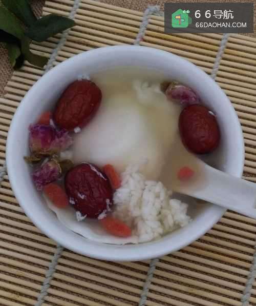 玫瑰酒酿鸡蛋的做法