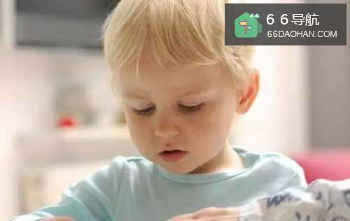 当孩子提出要玩手机时,家长该怎么做?