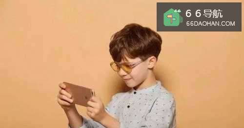 孩子总是玩手机怎么办?家长应该如何解决?