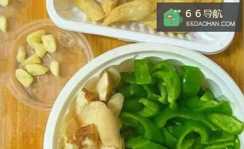 如何做青椒杏鲍菇甜不辣