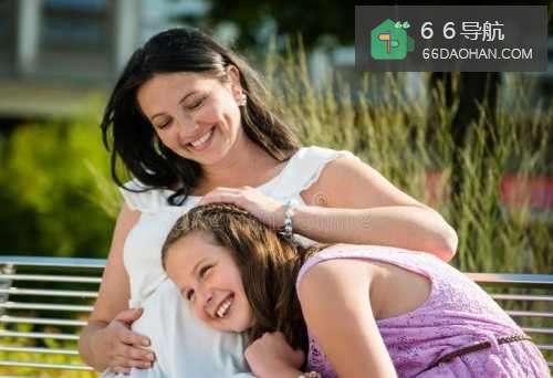 小孩子不管怎样打骂都离不开妈妈