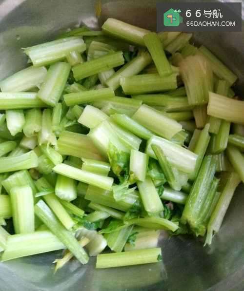 家常芹菜炒鸡蛋