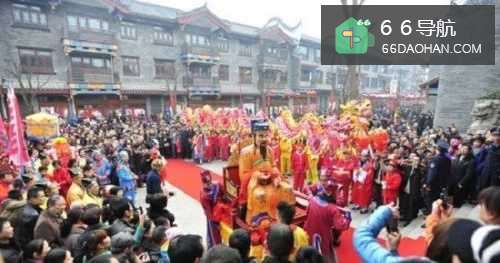 无法回家过春节的人怎么在外过年