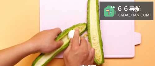 苦瓜排骨汤的做法