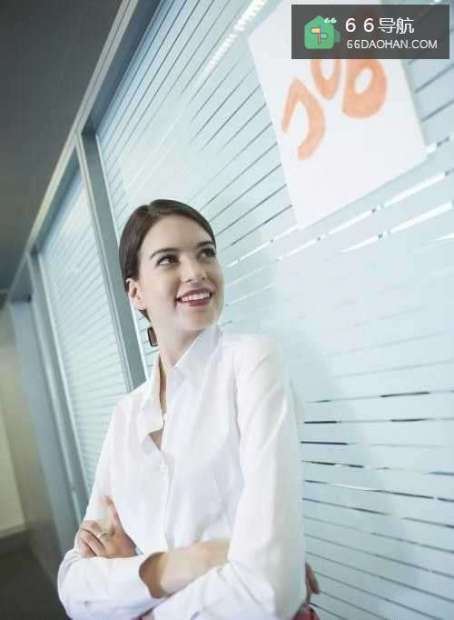 女性求职者应聘时如何着装比较得体?