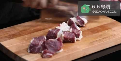 教你做红酒炖牛腩,果香十足,一道很好的硬菜