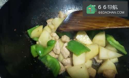 家庭版土豆炖猪肉的简单做法