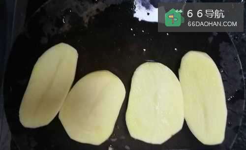 煮鸡血马铃薯猪肉