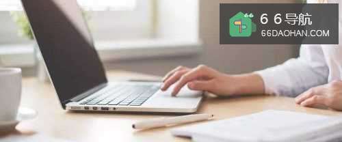 工作时候坐在旁边的同事老是窥屏怎么办?