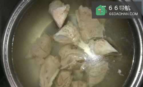 白萝卜筒骨汤的做法