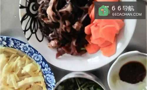 怎样做出家常菜系列之黑木耳炒笋干