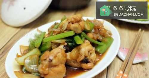 西芹烧鸡腿的做法