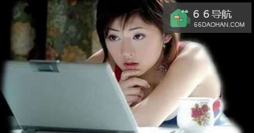 女朋友老玩手机但是回我信息很慢怎么办