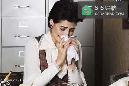 把下属批评哭了怎么办?