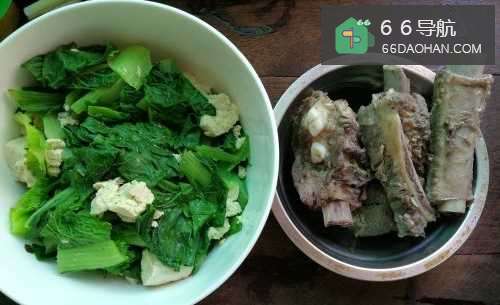 小白菜冻豆腐排骨汤的做法