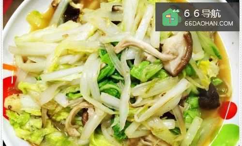 家常菜系黄白菜炒香菇