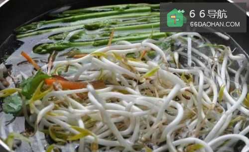 怎样做出家常菜系列之咸蛋鸡丝春卷