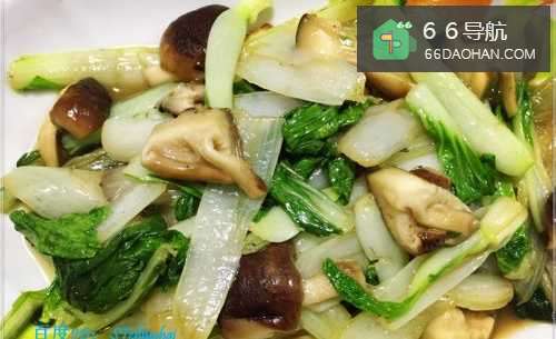 家常菜系小白菜炒香菇