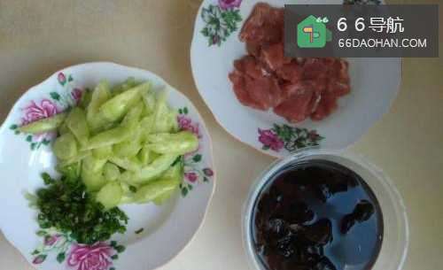 塑身餐黄瓜黑木耳炒肉怎么样做？