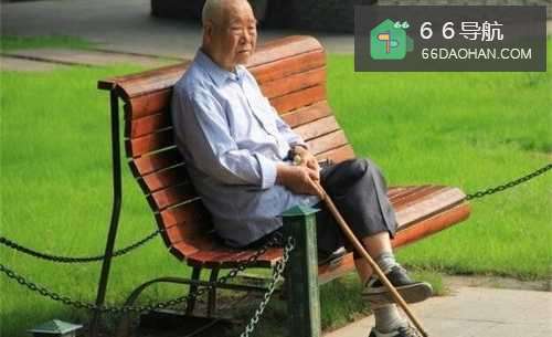 老人独自一人在家怎么样做？