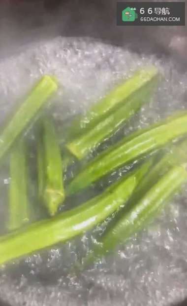 秋葵青椒鸡蛋饼的做法