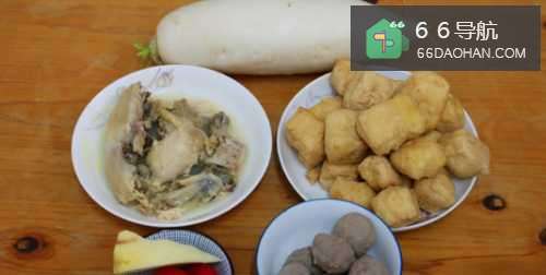 油豆腐牛筋丸萝卜煲的做法
