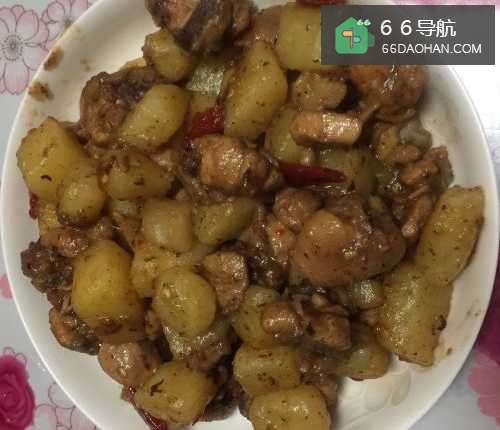 土豆炒鸡块的做法