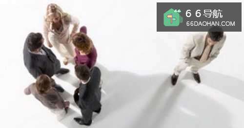 职场新人被老员工排挤怎么样做？