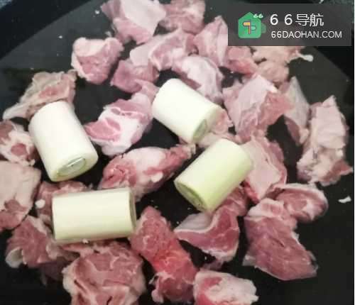 番茄豆腐泡焖牛腩，酸甜碰撞，咸香可口真好吃