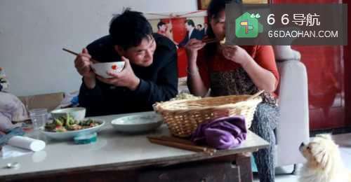 大衣哥成名之后老婆变化多？夫妻这样相伴更幸福