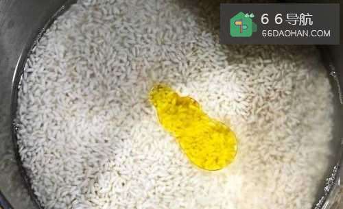 怎样处理双菇鸡肉油饭