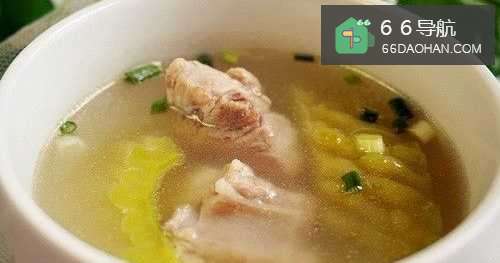 家常菜之苦瓜排骨汤的做法