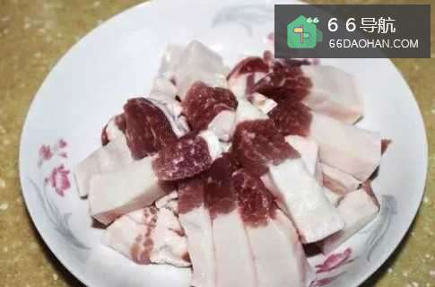 烧红烧肉时加春笋，一个人吃一盘都不觉得腻