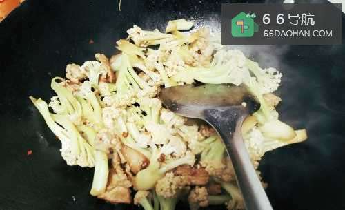 家常小菜有机花菜炒大肉如何做？