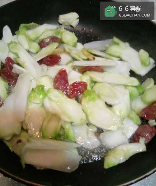 腊肠炒嫩榨菜头的做法
