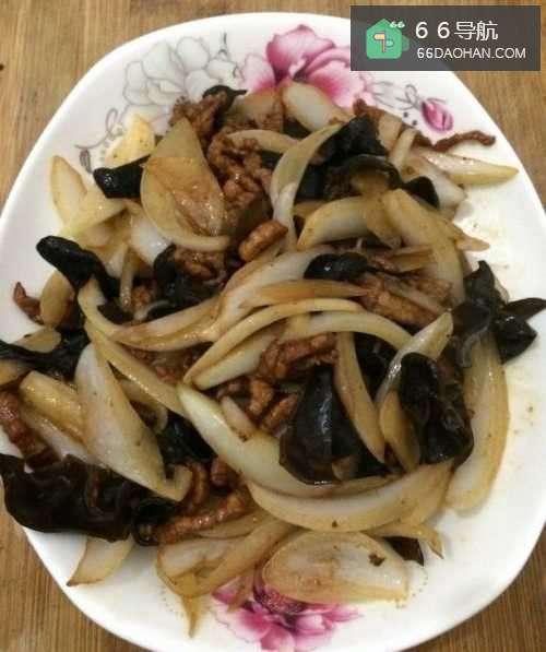 家常菜洋葱木耳炒肉丝