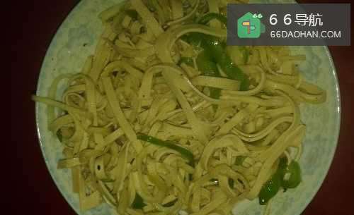 美味的豆类制品家常菜——茭白炒百叶