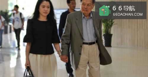 杨振宁上直播，要陪爱妻翁帆到自己的一百岁